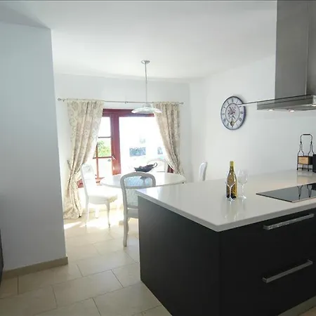 Вилла In Puerto Del Carmen Sleeps 8 Includes Swimming Pool And Air Con *