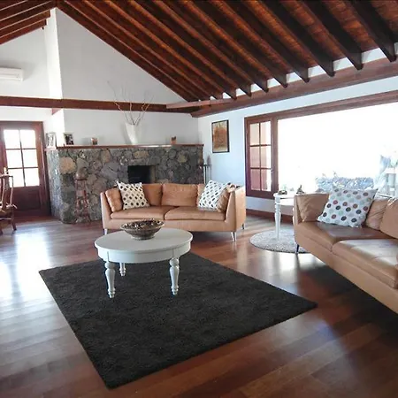 In Puerto Del Carmen Sleeps 8 Includes Swimming Pool And Air Con Пуэрто дель Кармен