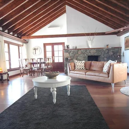 In Puerto Del Carmen Sleeps 8 Includes Swimming Pool And Air Con Villa Puerto del Carmen (Lanzarote)