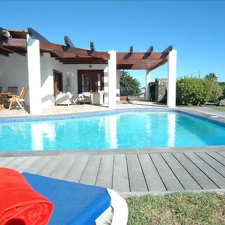 Villa In Puerto Del Carmen Sleeps 8 Includes Swimming Pool And Air Con Puerto del Carmen (Lanzarote)