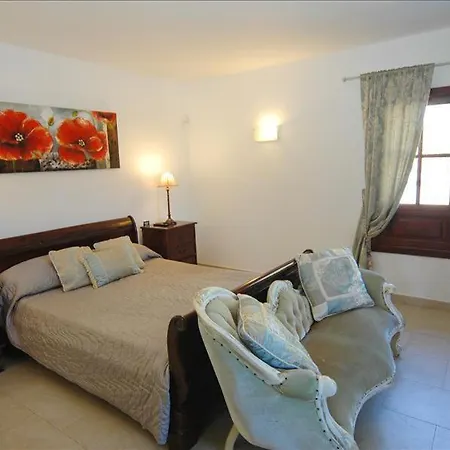 Villa In Puerto Del Carmen Sleeps 8 Includes Swimming Pool And Air Con Puerto del Carmen (Lanzarote)