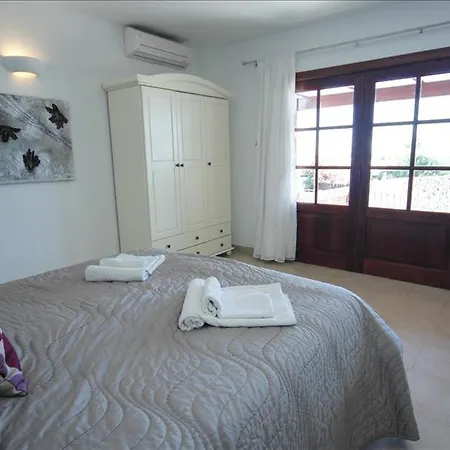 In Puerto Del Carmen Sleeps 8 Includes Swimming Pool And Air Con Villa Puerto del Carmen (Lanzarote)
