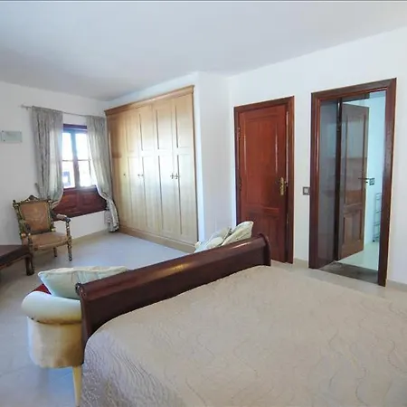 In Puerto Del Carmen Sleeps 8 Includes Swimming Pool And Air Con Puerto del Carmen (Lanzarote)